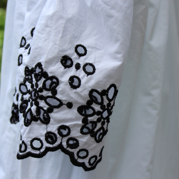 Vineyard Vines Off-Shoulder White Dress with Navy Embroidery - Picture 6 of 8